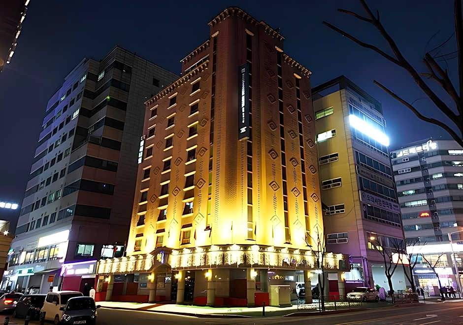Hotel Millennium