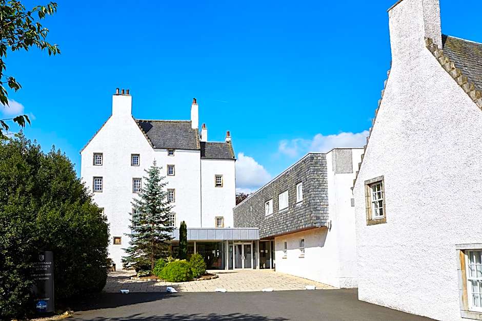 Macdonald Houstoun House