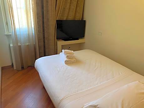 Double Room with French Bed