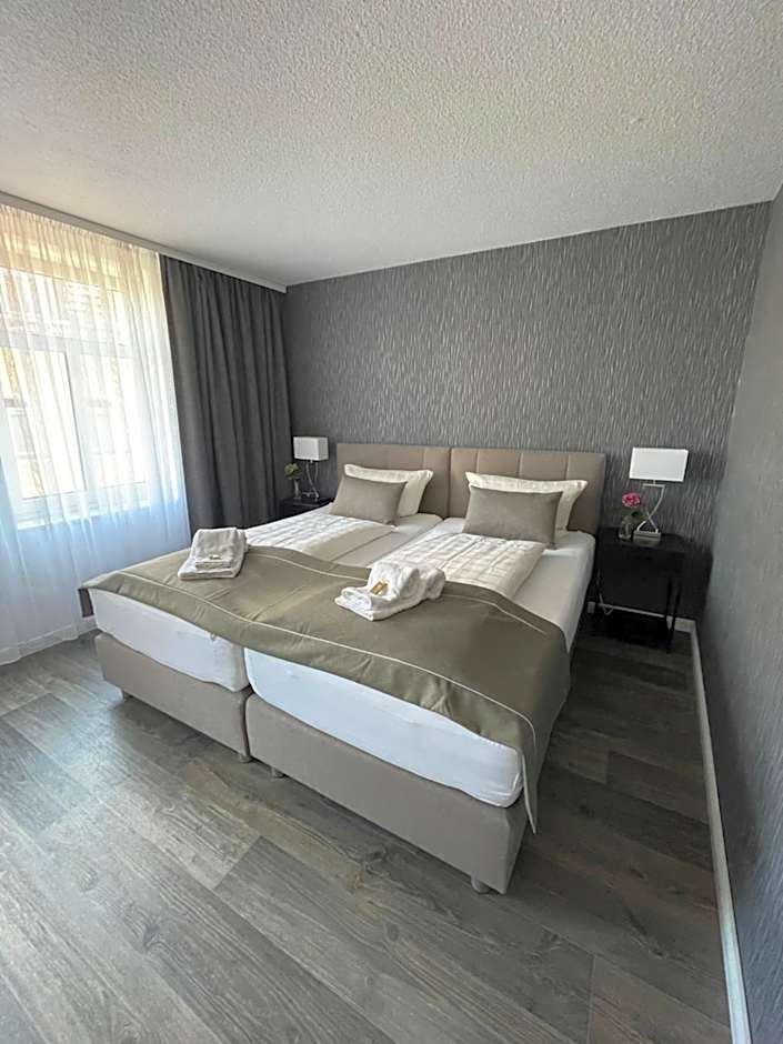 "Zur Altstadt - Am Fuße der Osterburg" Gaststätte, Pension, FEWO