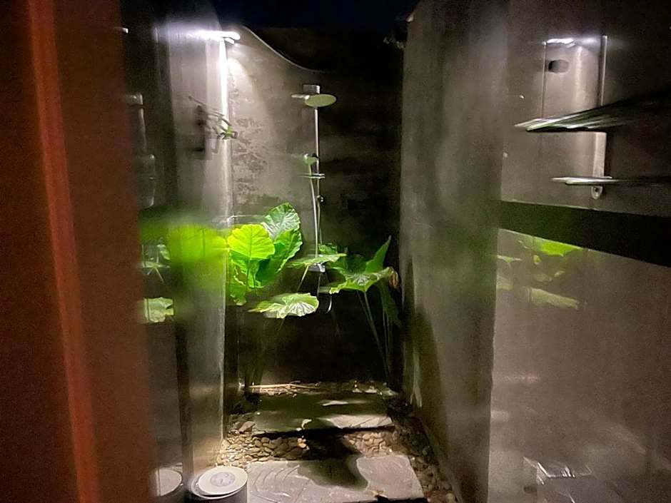 Himeyn Beach Inn - Ocho Homes by Eight Continents