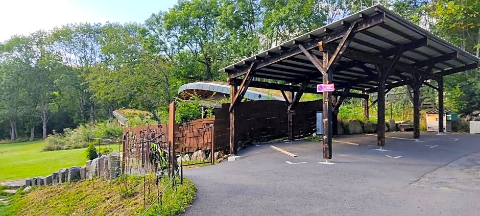 Bulle de Bois, écolodge insolite avec spa privatif au milieu des volcans - Bulles d'Herbe