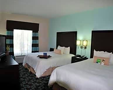 Hampton Inn & Suites Nashville at Opryland
