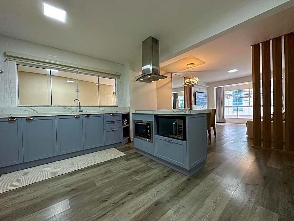 LA02- 2 Suítes +1Quarto | Jacuzzi | Churrasqueira