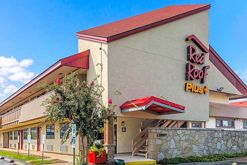 Red Roof Plus Nashville North - Goodlettsville