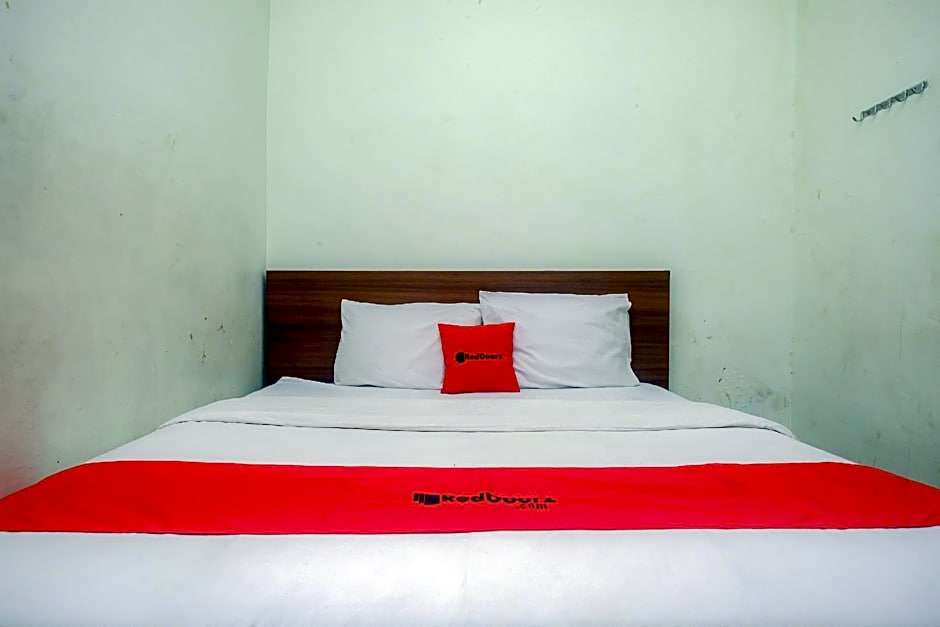 RedDoorz @ Teratai Homestay Medan Amplas