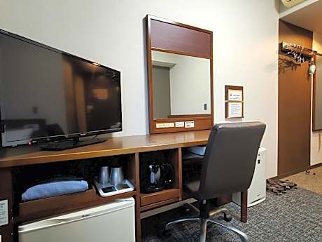 Semi Double Room - Non-Smoking
