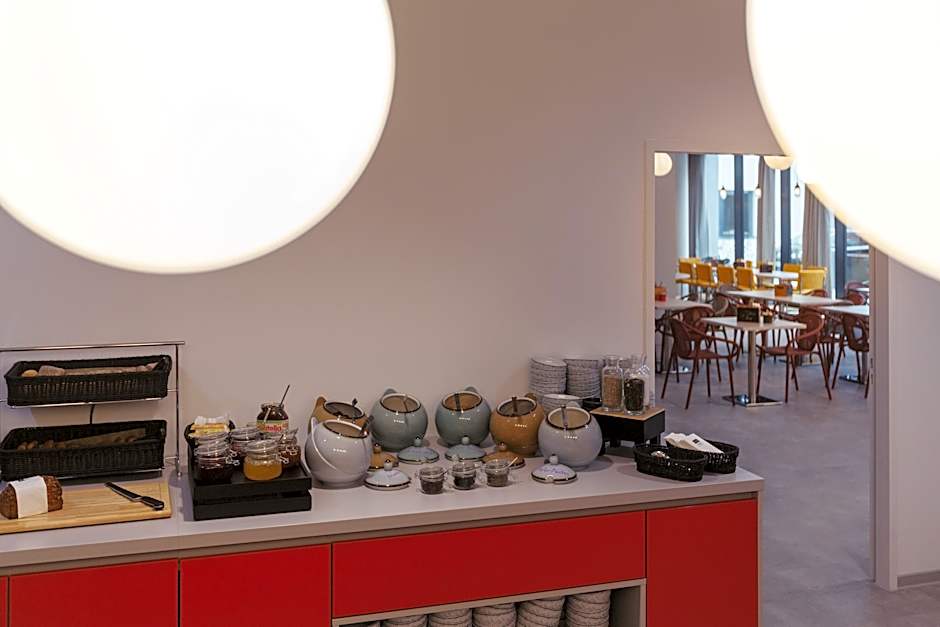 Holiday Inn - the niu, Form Stuttgart Feuerbach