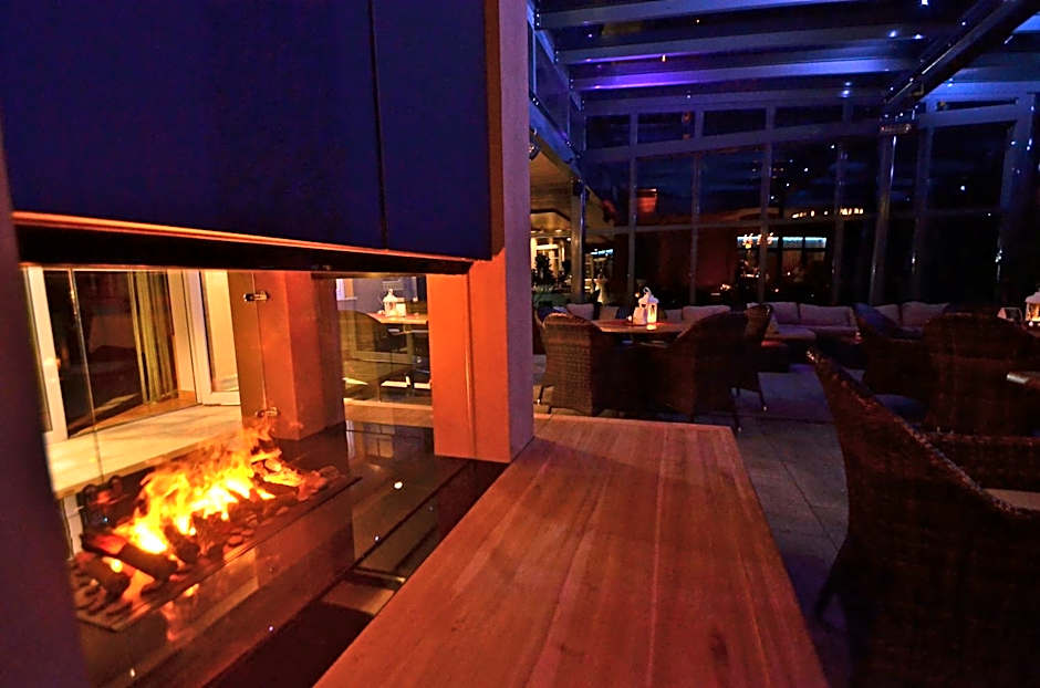 G.H. Knoll "Proellhofer" Cafe Bar Hills