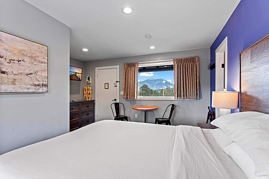 Coyote Mountain Lodge