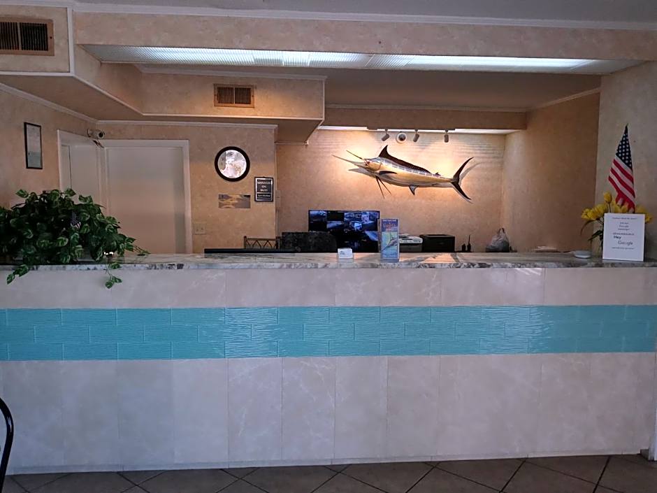 Hole Inn the Wall Hotel - Fort Walton Beach - Sunset Plaza - near Beaches & Hurlburt
