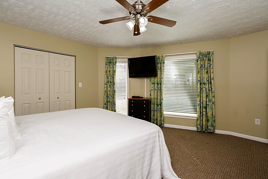 Country Club Villas