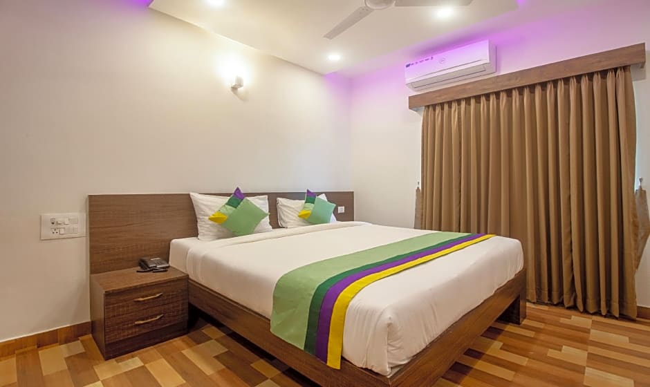 Treebo Elite Plaza, 700 Mtrs From Madikeri Fort