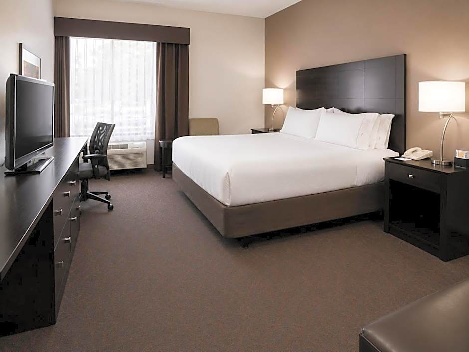 Holiday Inn Express & Suites Bloomington West By IHG