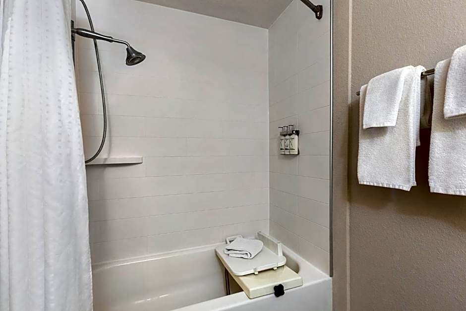 Holiday Inn Express & Suites Live Oak by IHG