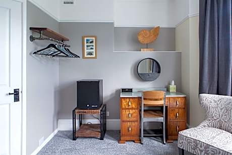 King-Ensuite with Shower-Street View-Room 3 King 1st Floor