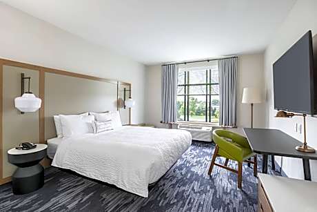 Guest room, 1 King, City view