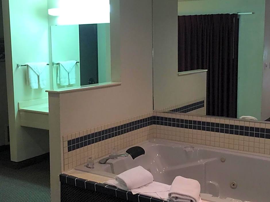 Amerihost Inn & Suites Fulton