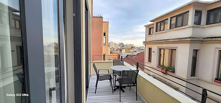 Aleksandr Pera Hotel