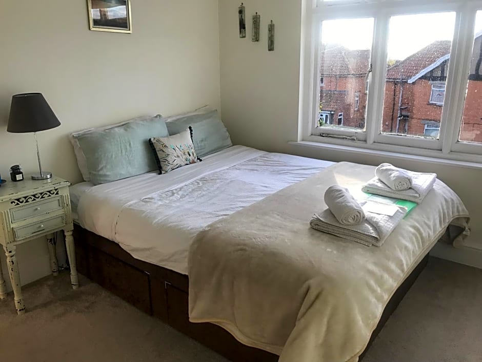 Rie's Retreat - The Emerald room