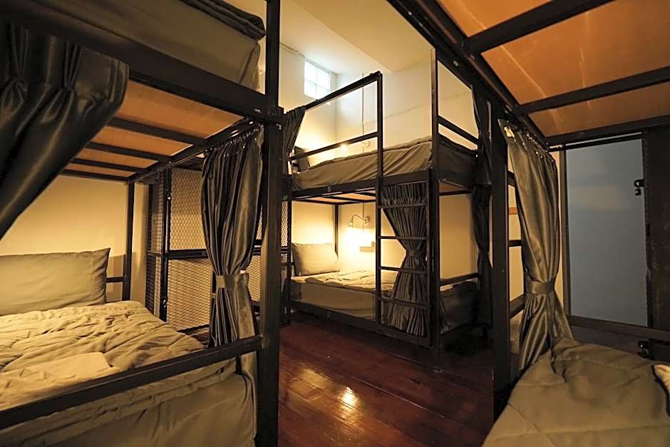 Bunk Bed in Mixed Dormitory Room - Adult Only — 2 fotoğraftan 1. fotoğraf