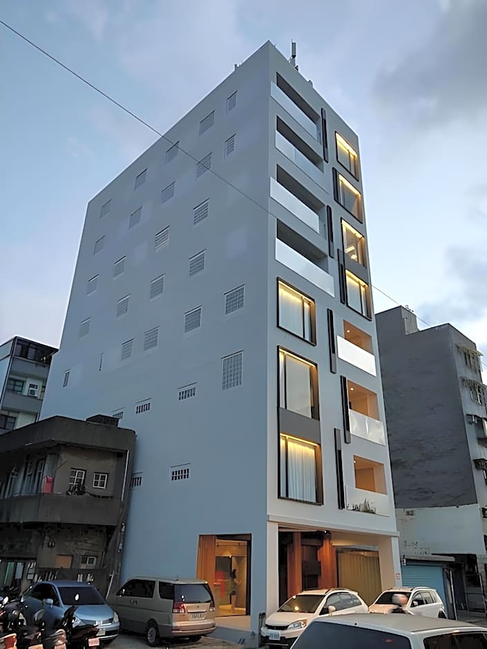 Bouti Waterfront Hotel