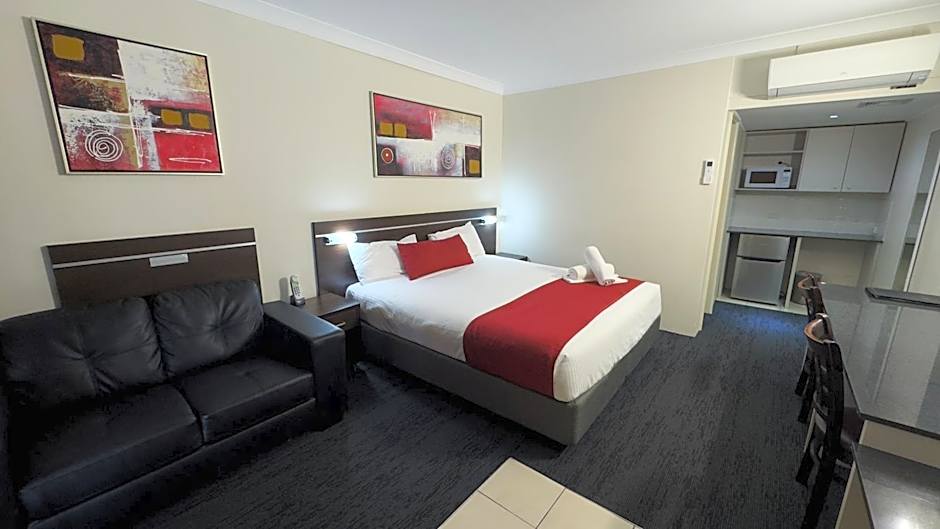 Golden West Motor Inn