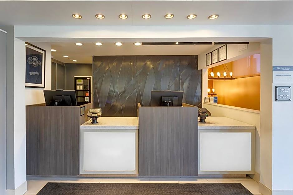 Best Western PLUS Milwaukee West