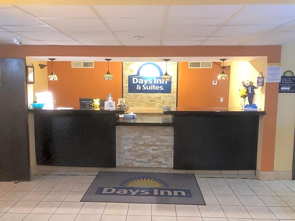 Days Inn & Suites by Wyndham Stevens Point