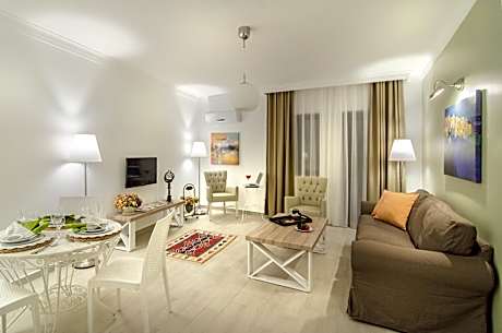 Rodina Suites Hotel