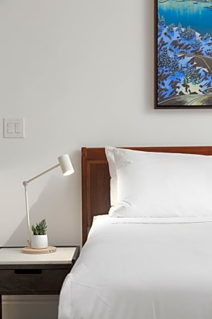 Superior King Bed (Private Bathroom)