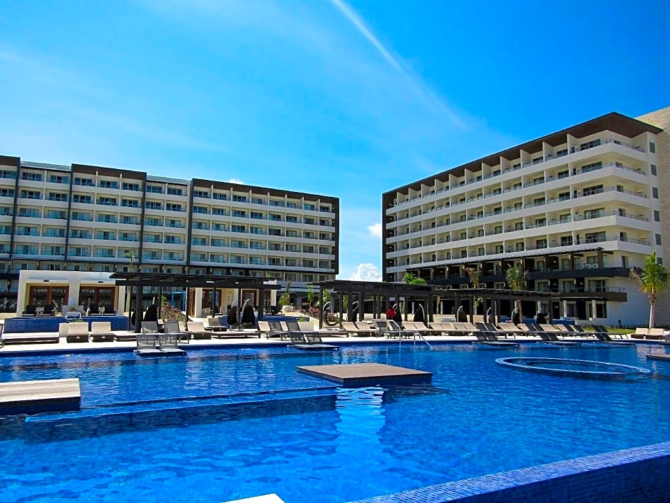 Royalton Blue Waters Autograph All-Inclusive Resor