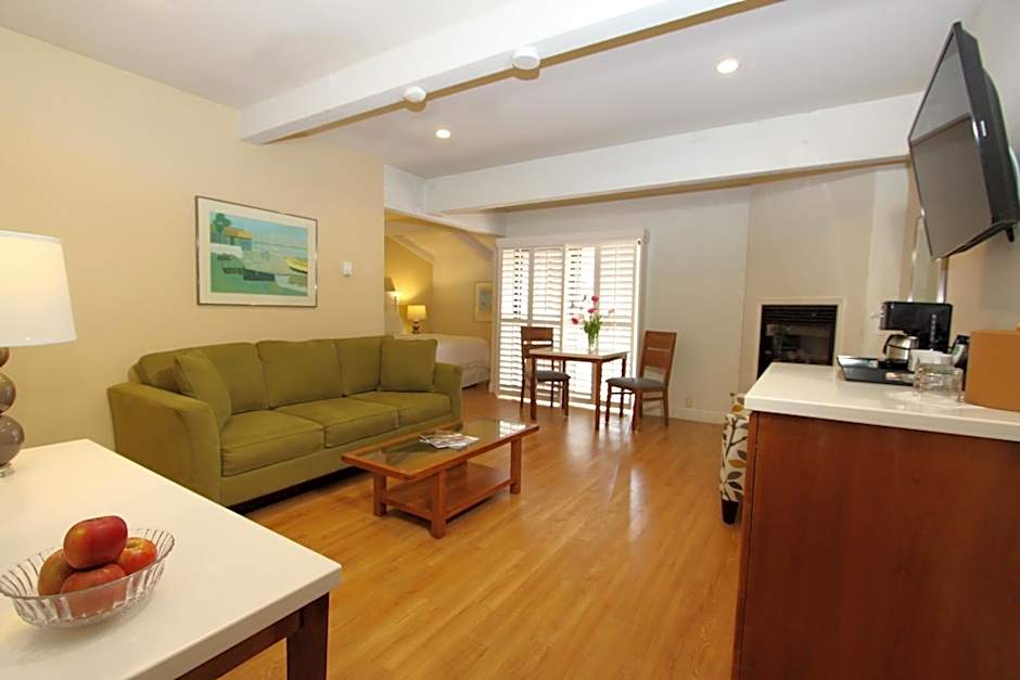 Lobos Lodge