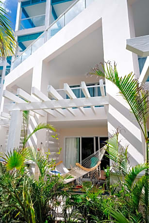Island Oasis Suite