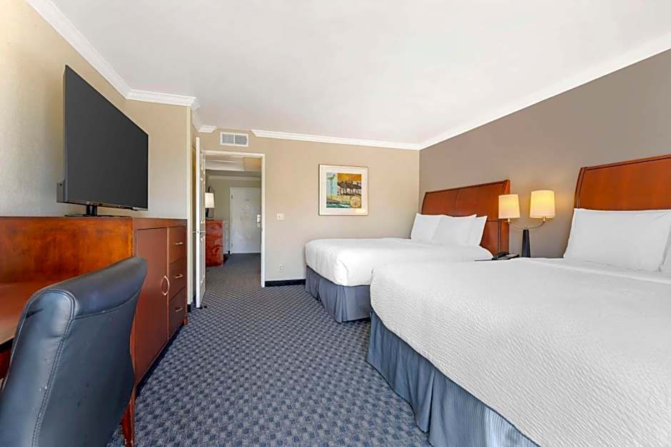 Best Western Plus Marina Shores Hotel