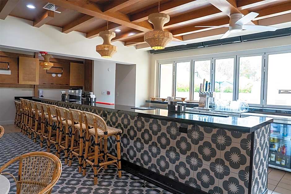 Inn of Naples, Tapestry Collection by Hilton