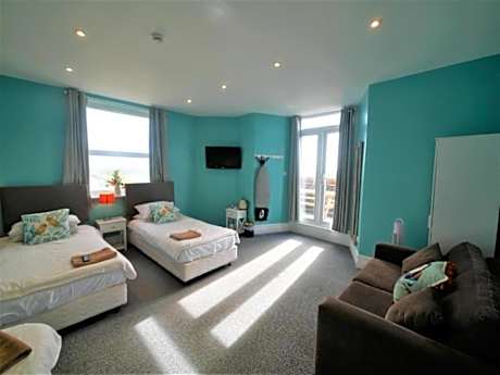 Basic Quintuple with Balcony