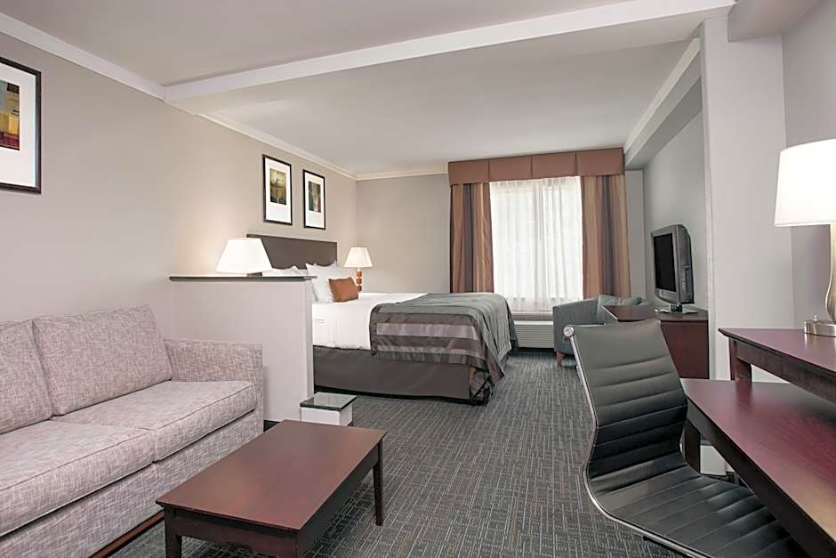 Photo 1 of 2 of 1 King Bed, Mobility Accessible