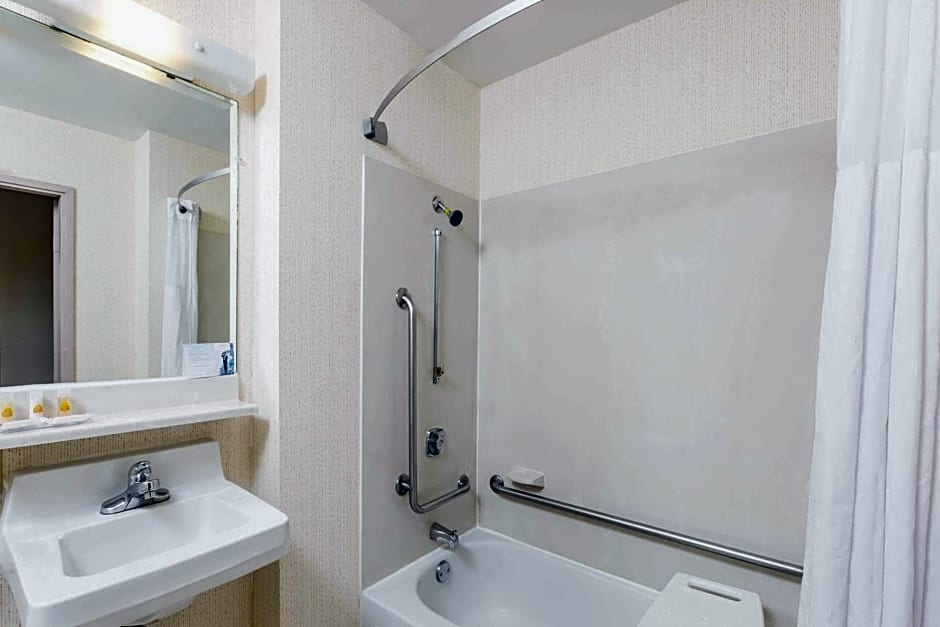 Days Inn by Wyndham West Des Moines - Clive