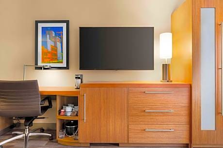 Queen Room with Two Queen Beds and Sofa Bed - High Floor