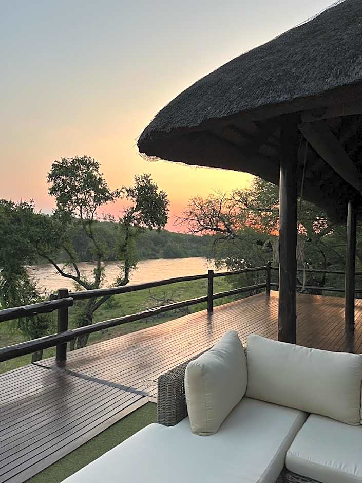 Nyati Safari Lodge