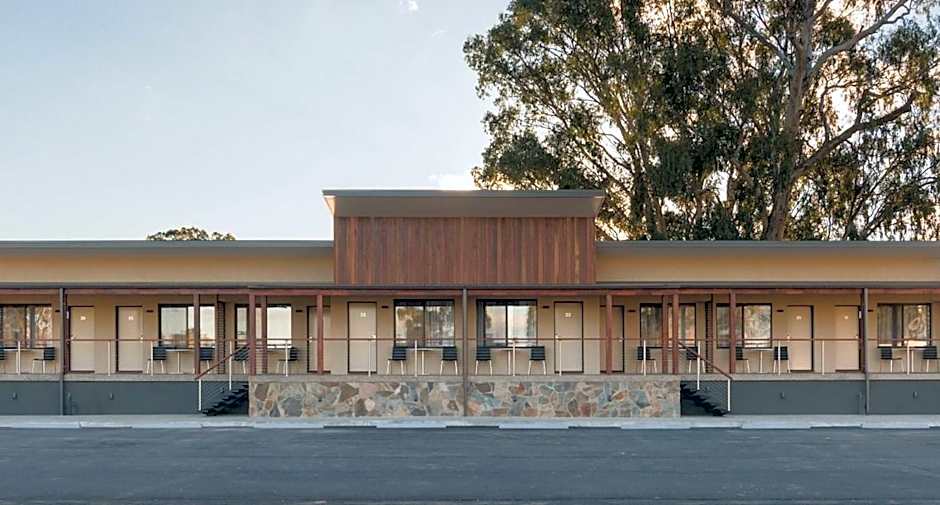 New Crossing Place Motel