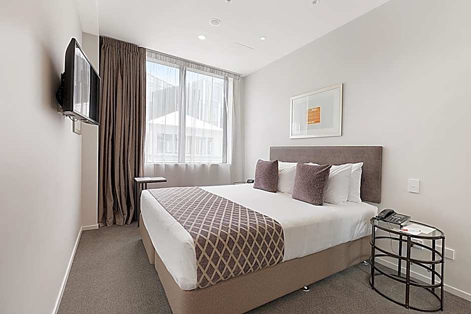 Ramada Suites Victoria Street West