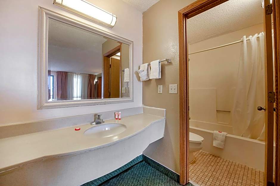 OYO Hotel Tulsa International Airport