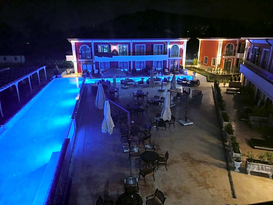 Luxury Beach Villas - Mineral Pools & SPA