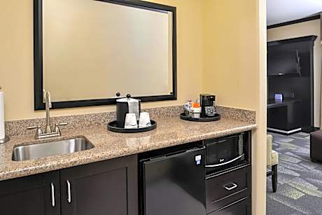 Queen Studio Suite with Two Queen Beds - Non-Smoking