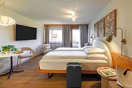 Junior Suite with Two Single Beds and Sofa - Lake Side