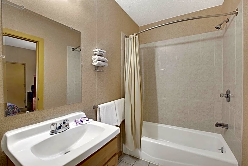 Knights Inn Pine Brook
