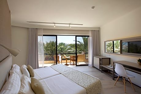 Superior Twin Room with Side Sea View