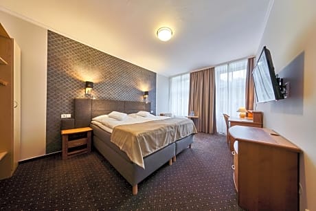 Double Room with Extra Bed ***